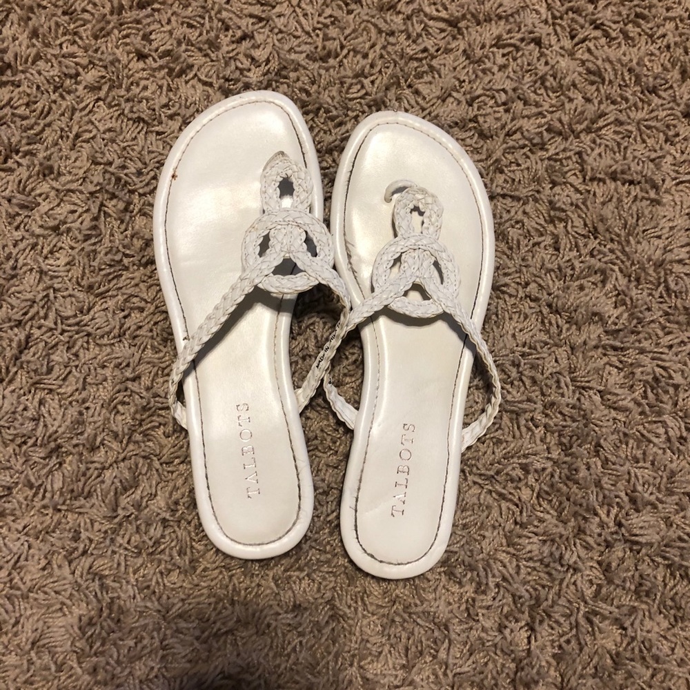White flip fops🤍